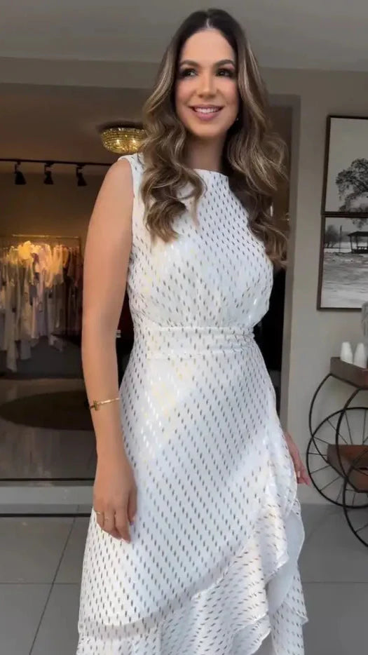 Vestido Eloise – Elegância e Movimento em Cada Passo